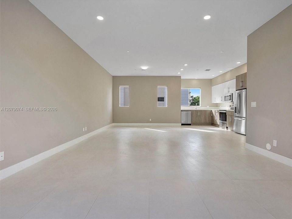 For Rent: $4,850 (3 beds, 3 baths, 1687 Square Feet)