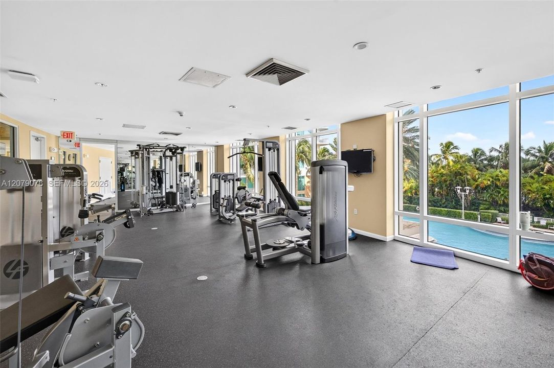 For Sale: $350,000 (2 beds, 2 baths, 1081 Square Feet)