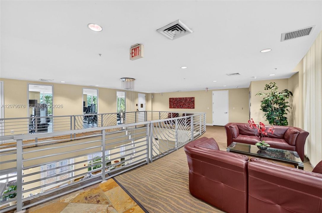 For Sale: $350,000 (2 beds, 2 baths, 1081 Square Feet)