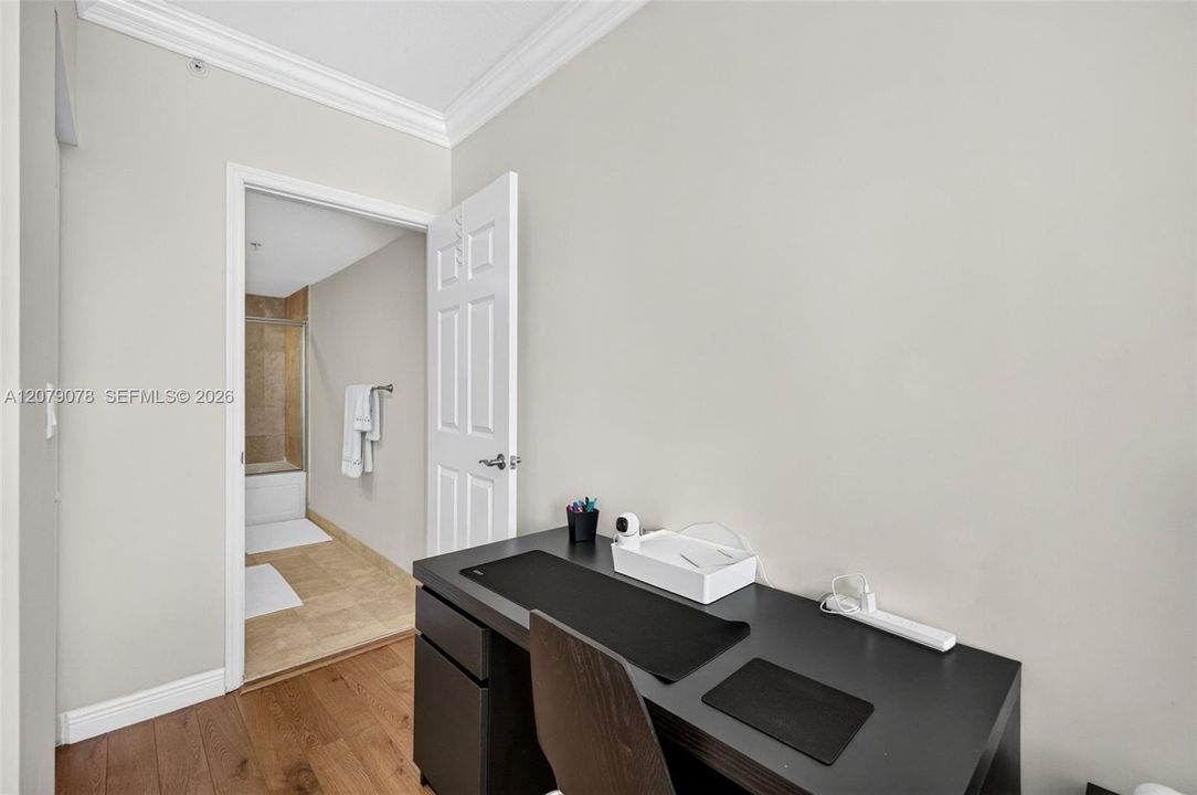 For Sale: $350,000 (2 beds, 2 baths, 1081 Square Feet)