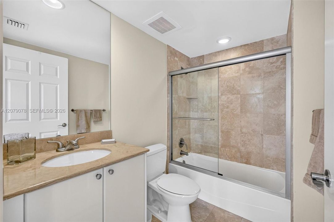 For Sale: $350,000 (2 beds, 2 baths, 1081 Square Feet)