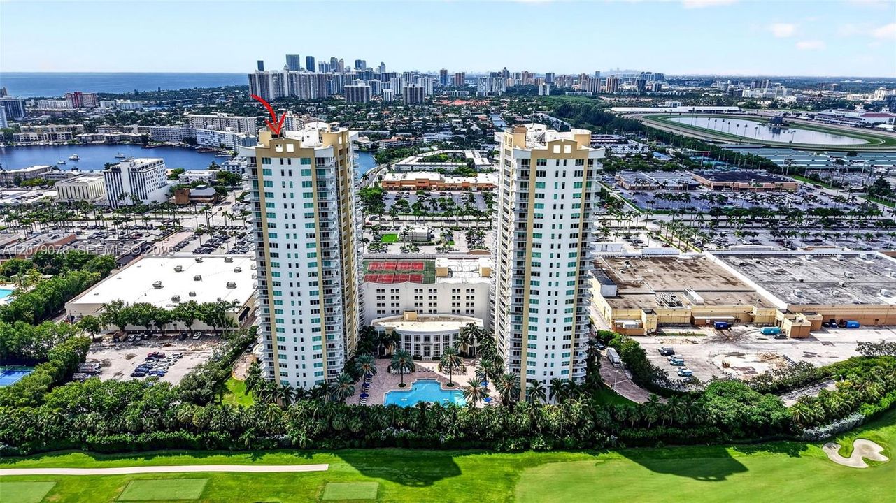 For Sale: $350,000 (2 beds, 2 baths, 1081 Square Feet)