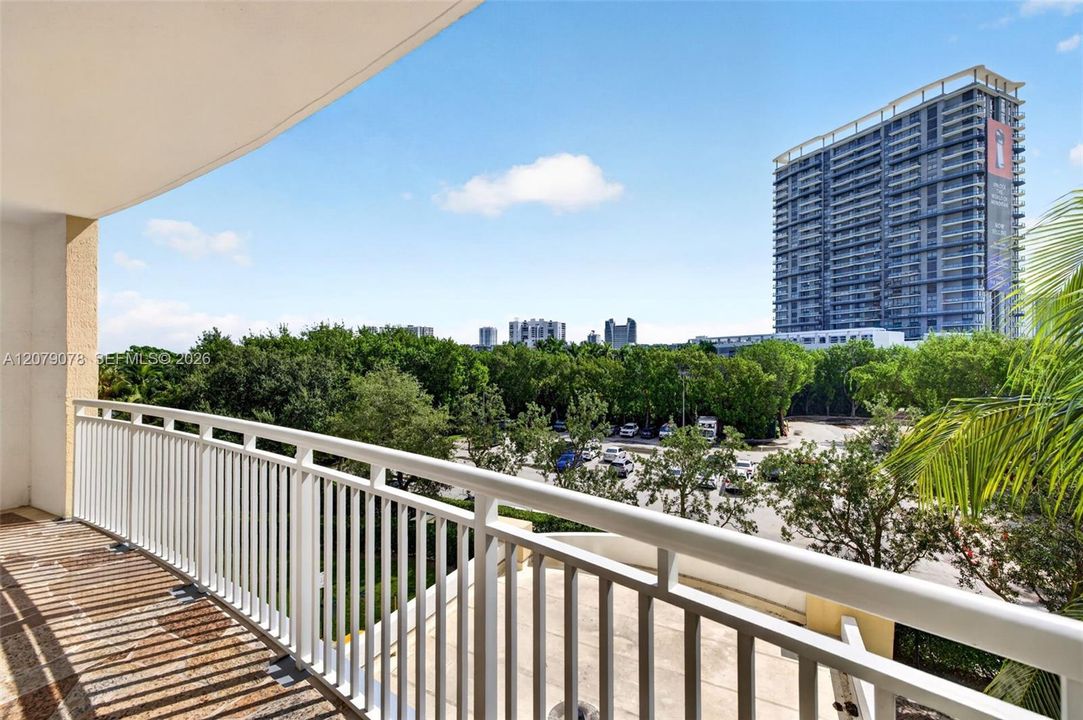 For Sale: $350,000 (2 beds, 2 baths, 1081 Square Feet)