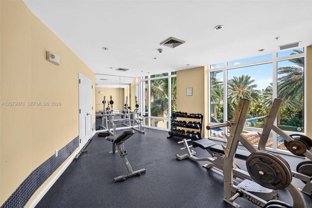 For Sale: $350,000 (2 beds, 2 baths, 1081 Square Feet)