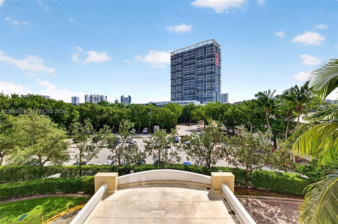 For Sale: $350,000 (2 beds, 2 baths, 1081 Square Feet)