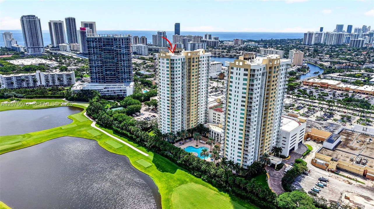 For Sale: $350,000 (2 beds, 2 baths, 1081 Square Feet)
