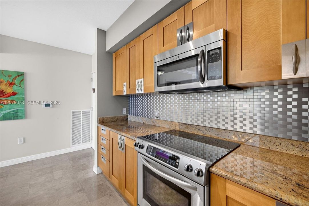 For Sale: $350,000 (2 beds, 2 baths, 1081 Square Feet)