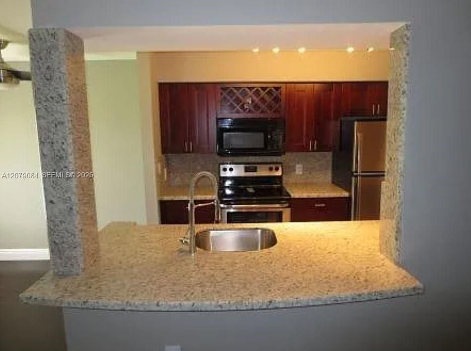 For Rent: $1,895 (1 beds, 1 baths, 834 Square Feet)