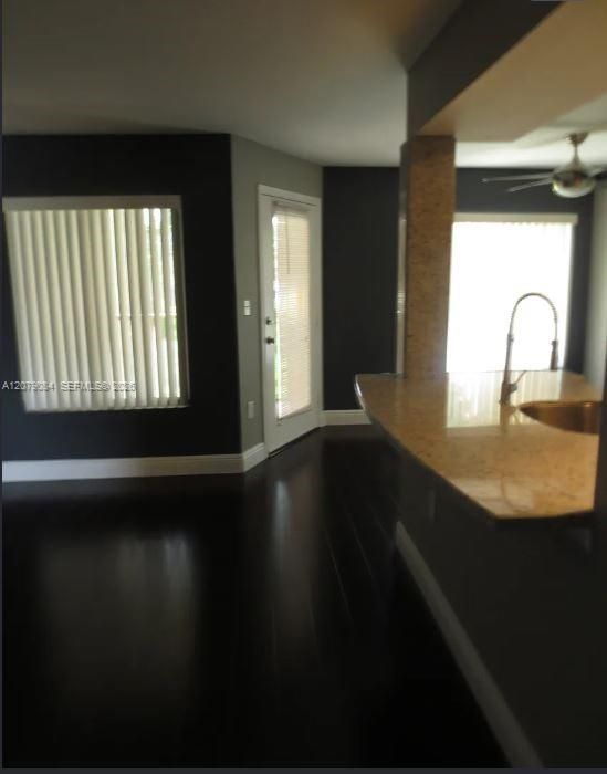 For Rent: $1,895 (1 beds, 1 baths, 834 Square Feet)