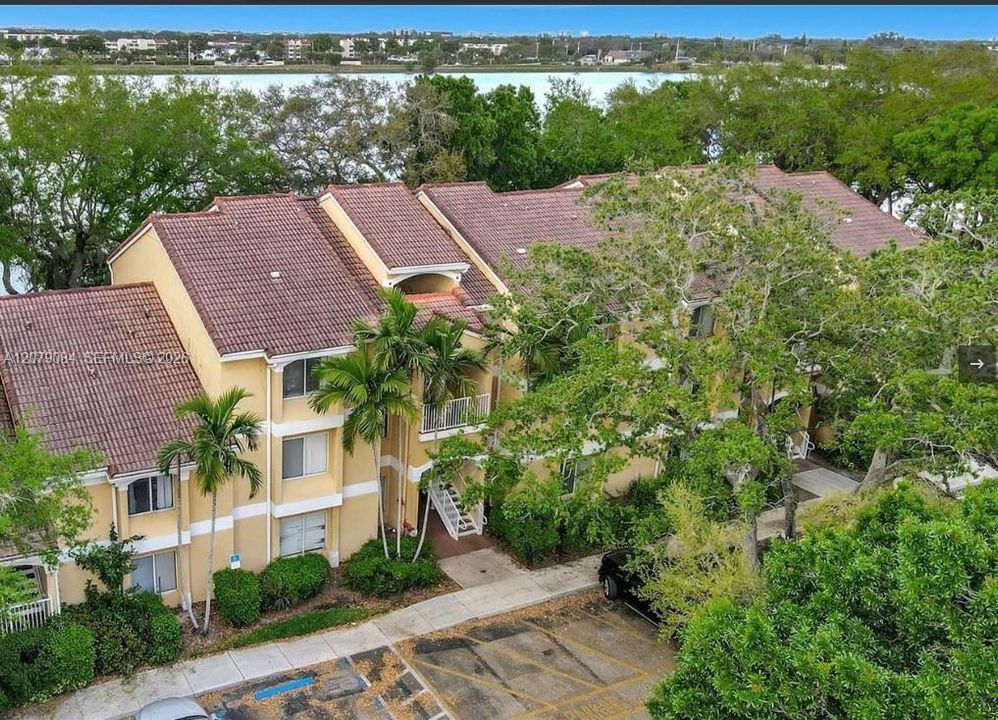 For Rent: $1,895 (1 beds, 1 baths, 834 Square Feet)