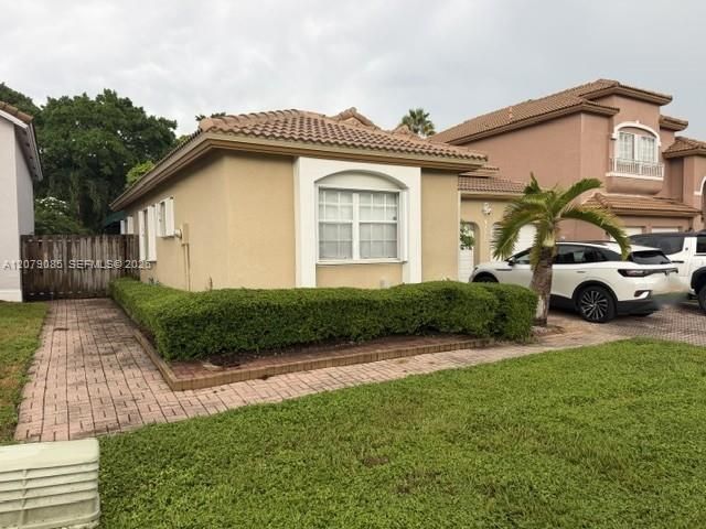 En Venta: $789,900 (3 camas, 2 baños, 1946 Pies cuadrados)