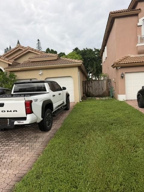 En Venta: $789,900 (3 camas, 2 baños, 1946 Pies cuadrados)