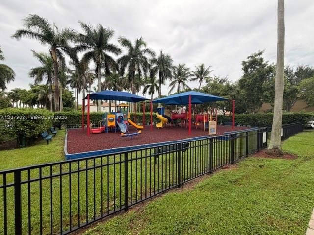 En Venta: $789,900 (3 camas, 2 baños, 1946 Pies cuadrados)