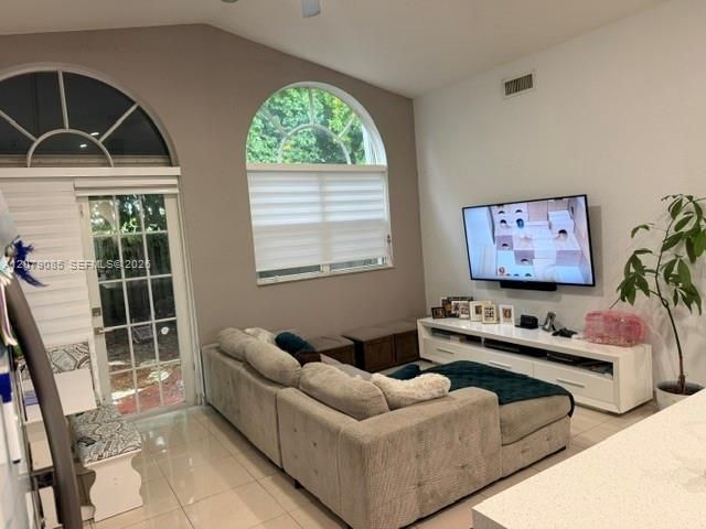 En Venta: $789,900 (3 camas, 2 baños, 1946 Pies cuadrados)