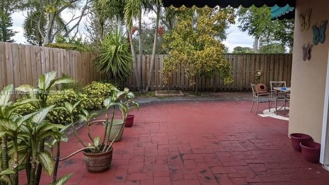 En Venta: $789,900 (3 camas, 2 baños, 1946 Pies cuadrados)