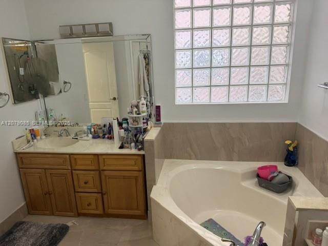En Venta: $789,900 (3 camas, 2 baños, 1946 Pies cuadrados)