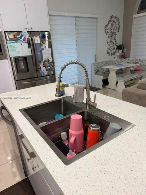 En Venta: $789,900 (3 camas, 2 baños, 1946 Pies cuadrados)