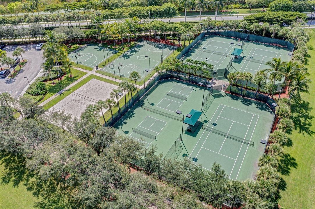 Olympia Tennis and Pickleball Courts