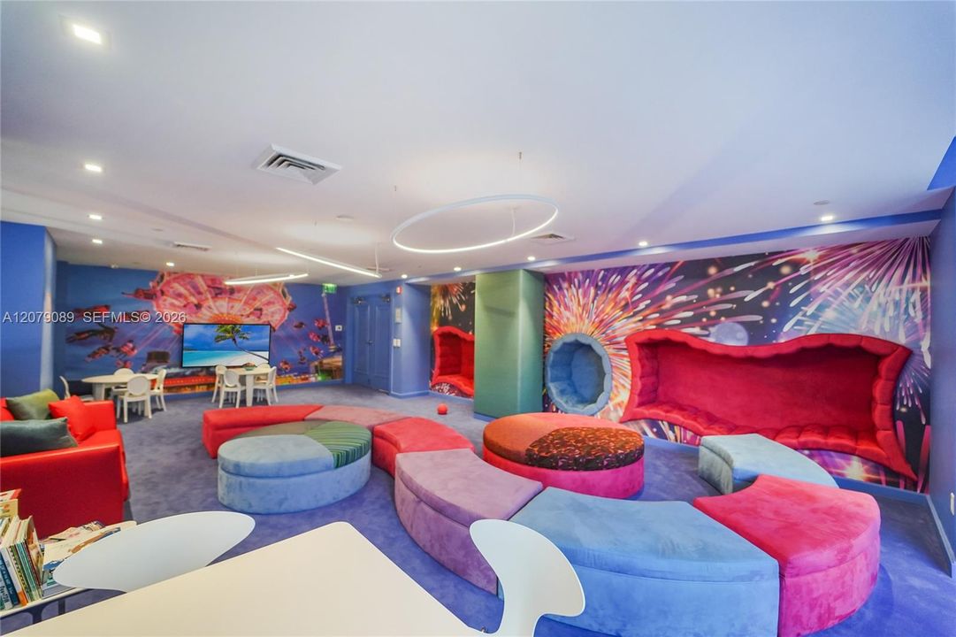 For Sale: $1,450,000 (3 beds, 3 baths, 2750 Square Feet)