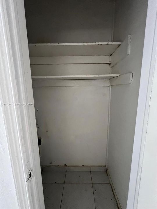 For Rent: $1,700 (1 beds, 1 baths, 2000 Square Feet)