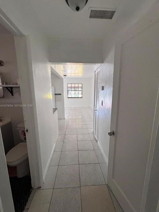 For Rent: $1,700 (1 beds, 1 baths, 2000 Square Feet)