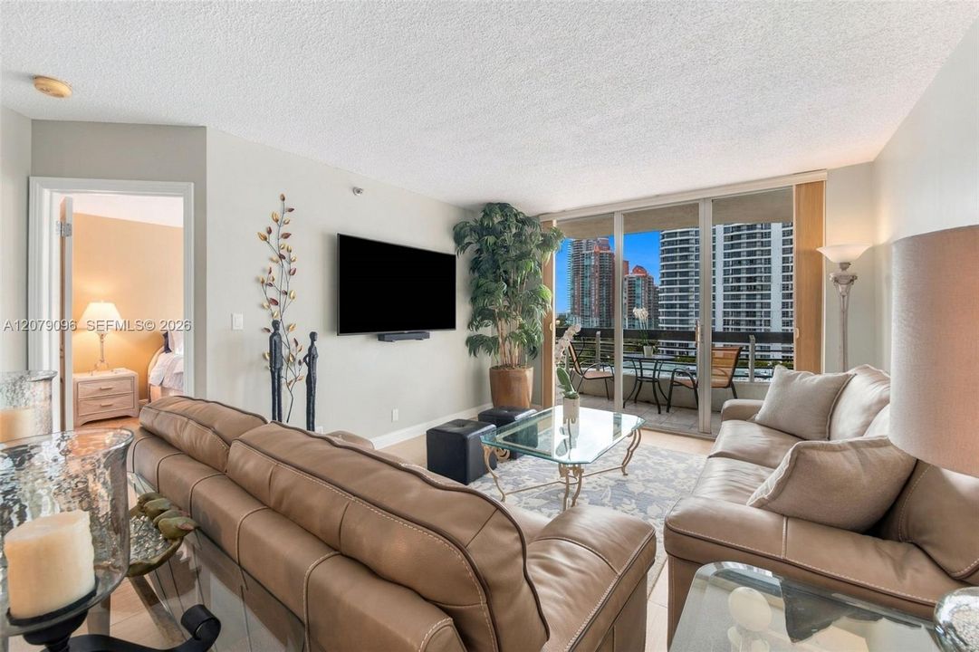 For Sale: $418,000 (2 beds, 2 baths, 1091 Square Feet)