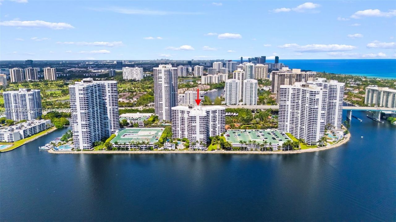 For Sale: $418,000 (2 beds, 2 baths, 1091 Square Feet)