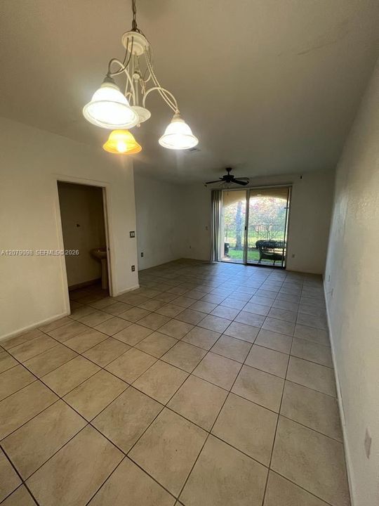 For Rent: $2,250 (2 beds, 2 baths, 1037 Square Feet)