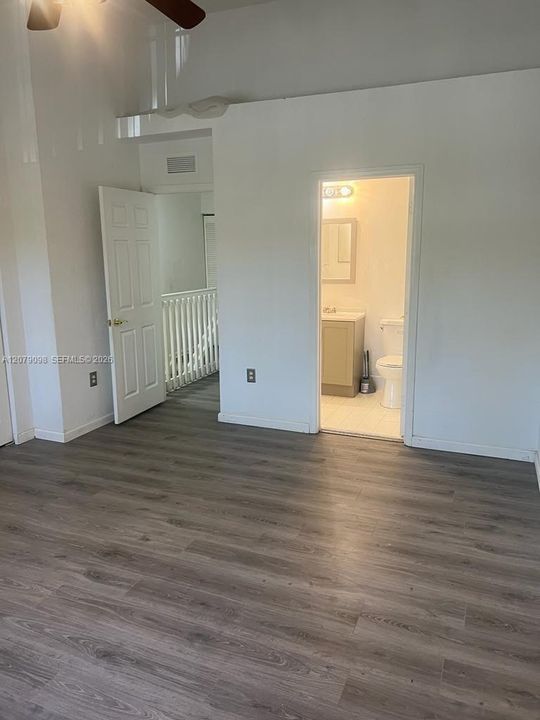 For Rent: $2,250 (2 beds, 2 baths, 1037 Square Feet)