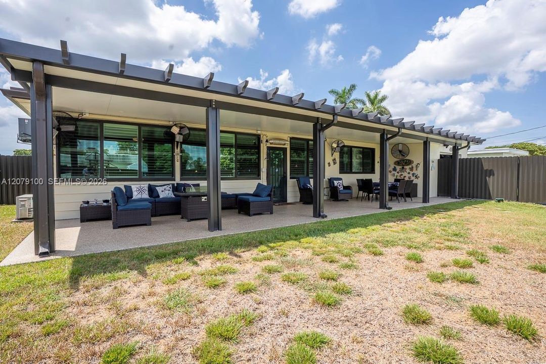 На продажу: $875,900 (4 спален, 2 ванн, 2232 Квадратных фут)