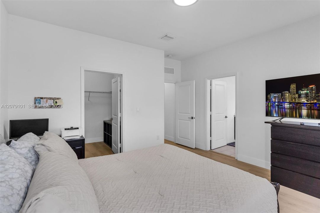En Venta: $390,000 (4 camas, 3 baños, 1916 Pies cuadrados)