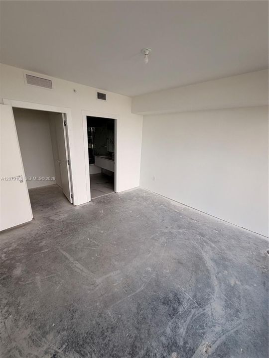 For Sale: $785,000 (1 beds, 1 baths, 894 Square Feet)