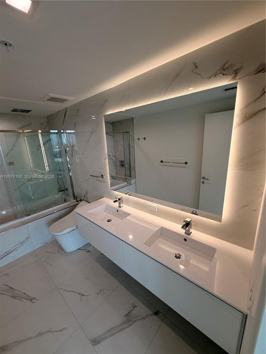 For Sale: $785,000 (1 beds, 1 baths, 894 Square Feet)