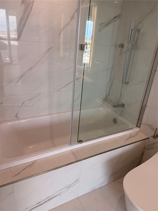For Sale: $785,000 (1 beds, 1 baths, 894 Square Feet)