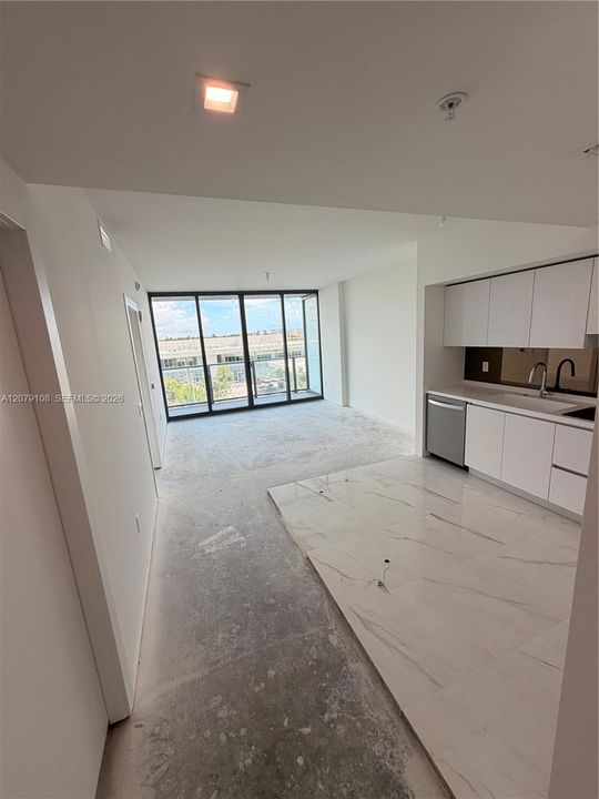 For Sale: $785,000 (1 beds, 1 baths, 894 Square Feet)