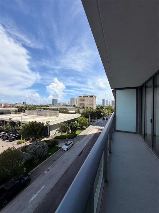 For Sale: $785,000 (1 beds, 1 baths, 894 Square Feet)