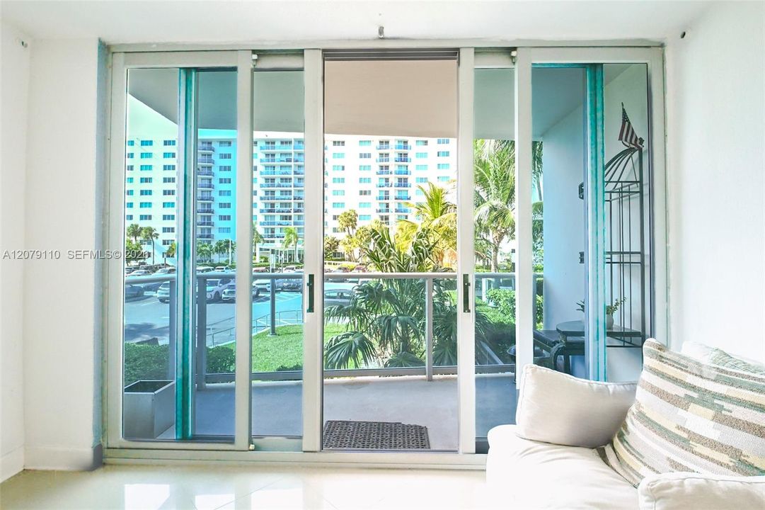 For Rent: $2,500 (1 beds, 1 baths, 825 Square Feet)