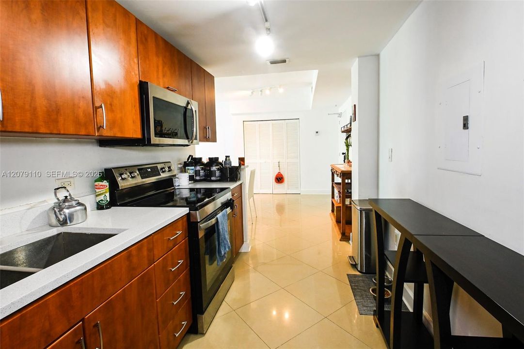 For Rent: $2,500 (1 beds, 1 baths, 825 Square Feet)
