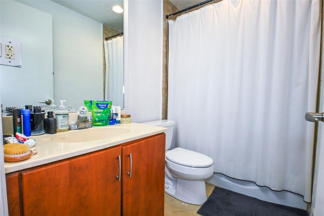 For Rent: $2,500 (1 beds, 1 baths, 825 Square Feet)