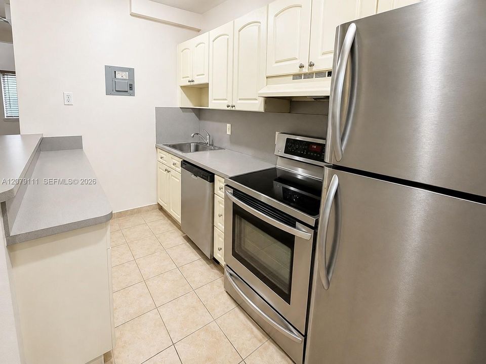 For Rent: $1,850 (1 beds, 1 baths, 10206 Square Feet)