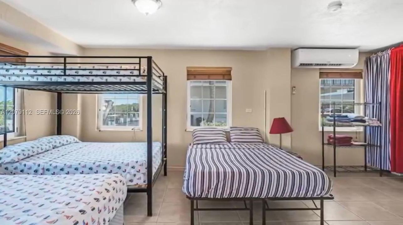 В аренду: $8,000 (3 спален, 2 ванн, 986 Квадратных фут)