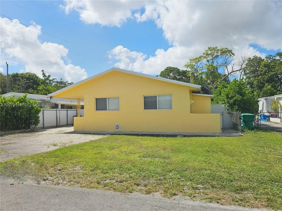 For Rent: $2,600 (3 beds, 2 baths, 1286 Square Feet)