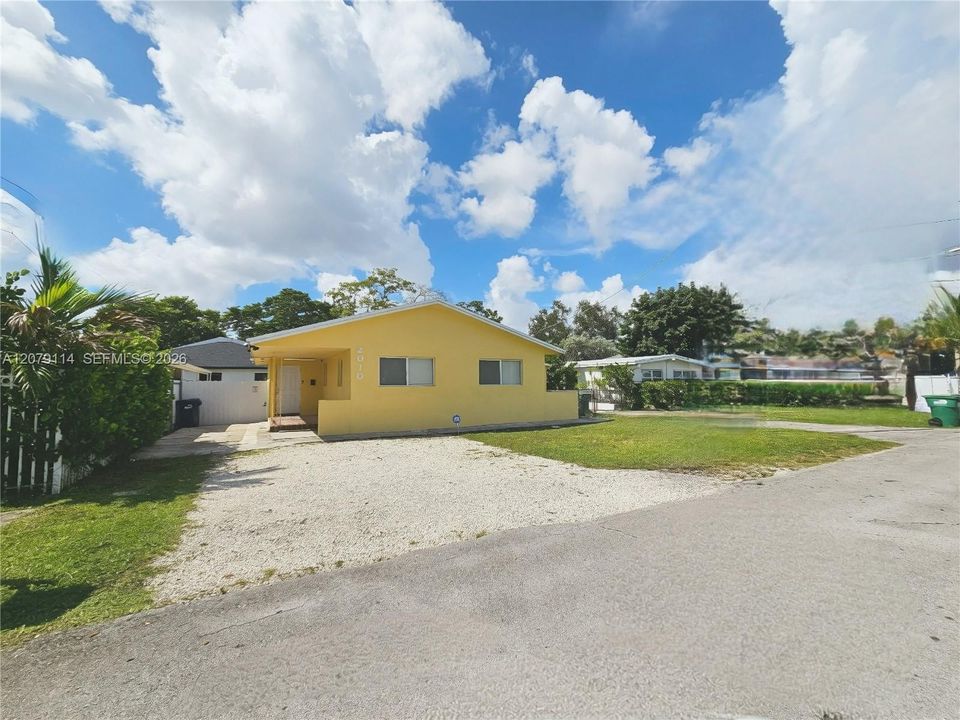 For Rent: $2,600 (3 beds, 2 baths, 1286 Square Feet)