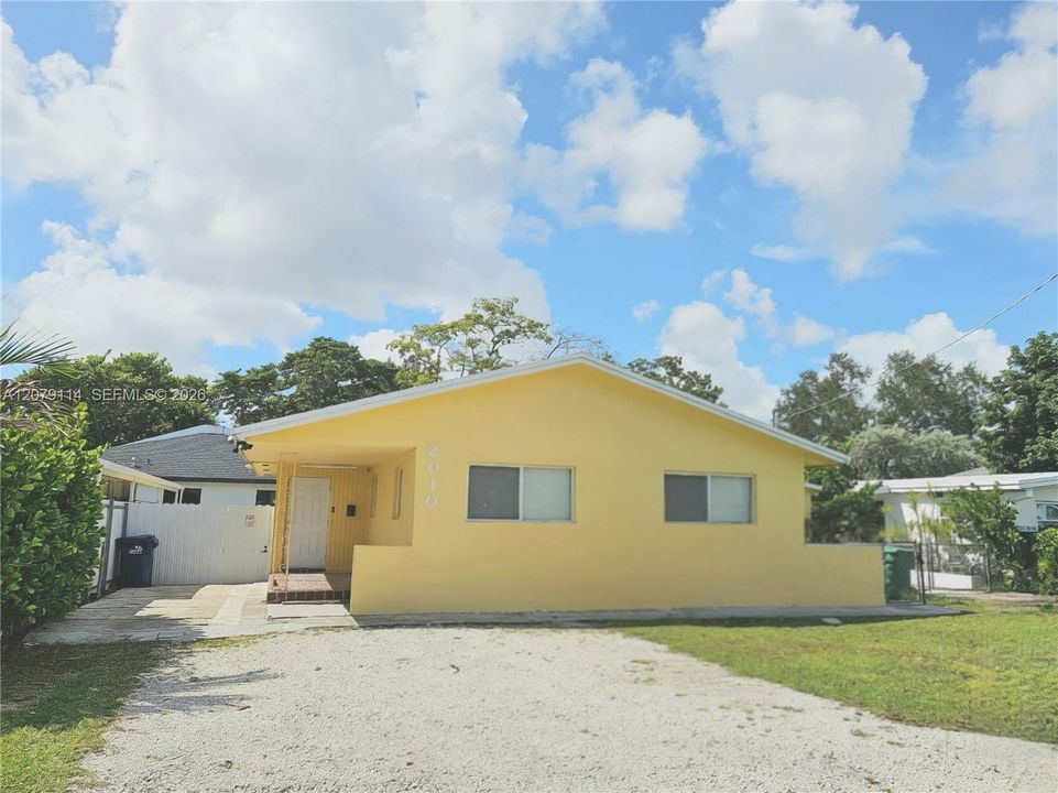 For Rent: $2,600 (3 beds, 2 baths, 1286 Square Feet)