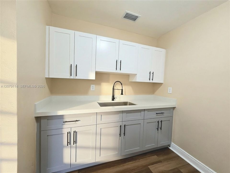 For Rent: $2,600 (3 beds, 2 baths, 1286 Square Feet)