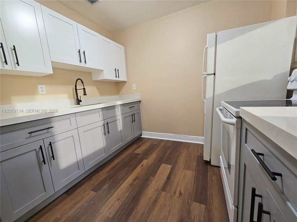 For Rent: $2,600 (3 beds, 2 baths, 1286 Square Feet)