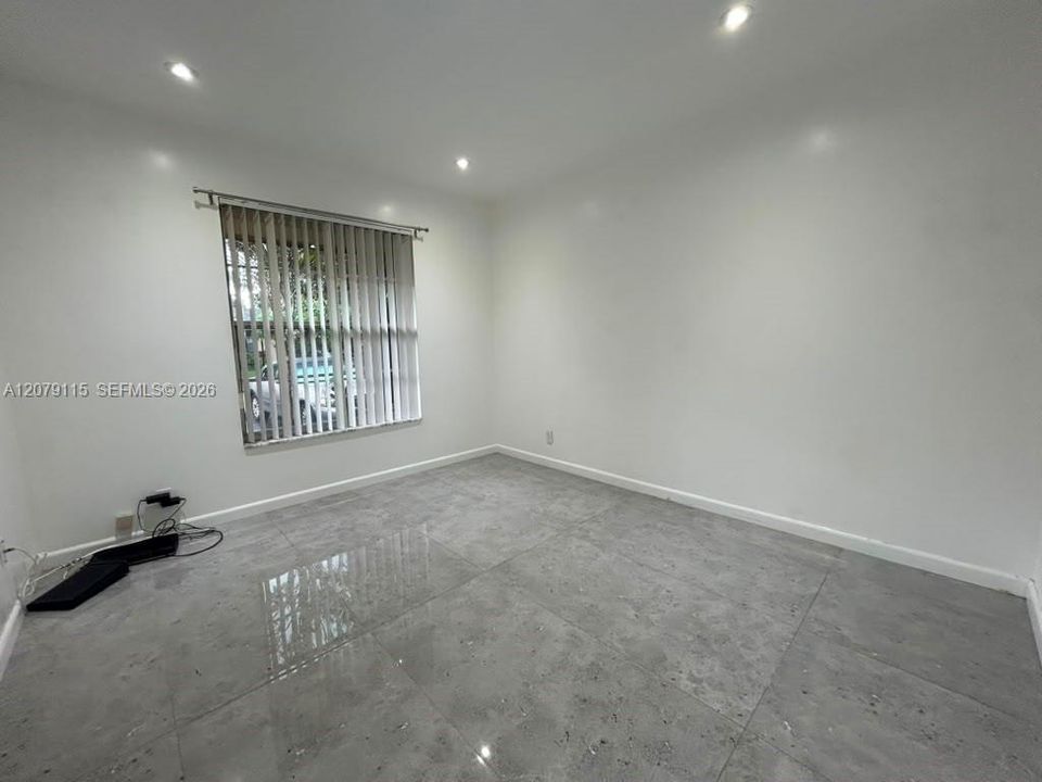 For Rent: $2,500 (2 beds, 2 baths, 960 Square Feet)