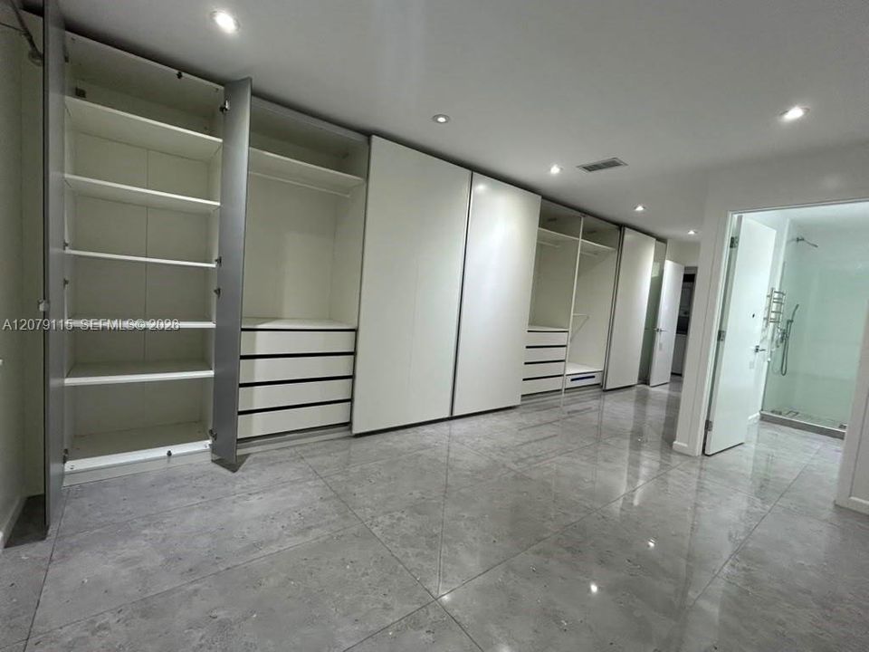 For Rent: $2,500 (2 beds, 2 baths, 960 Square Feet)