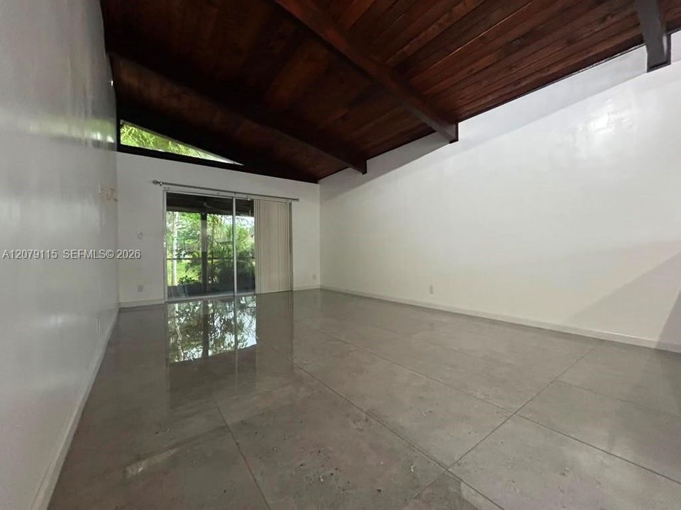 For Rent: $2,500 (2 beds, 2 baths, 960 Square Feet)