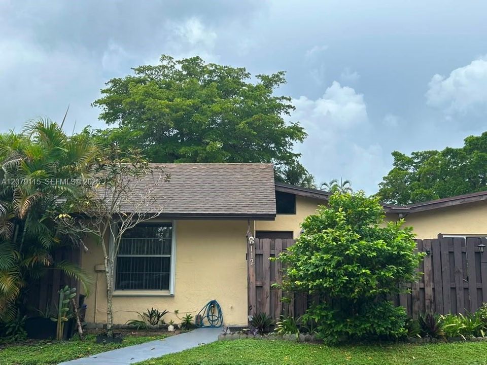 For Rent: $2,500 (2 beds, 2 baths, 960 Square Feet)